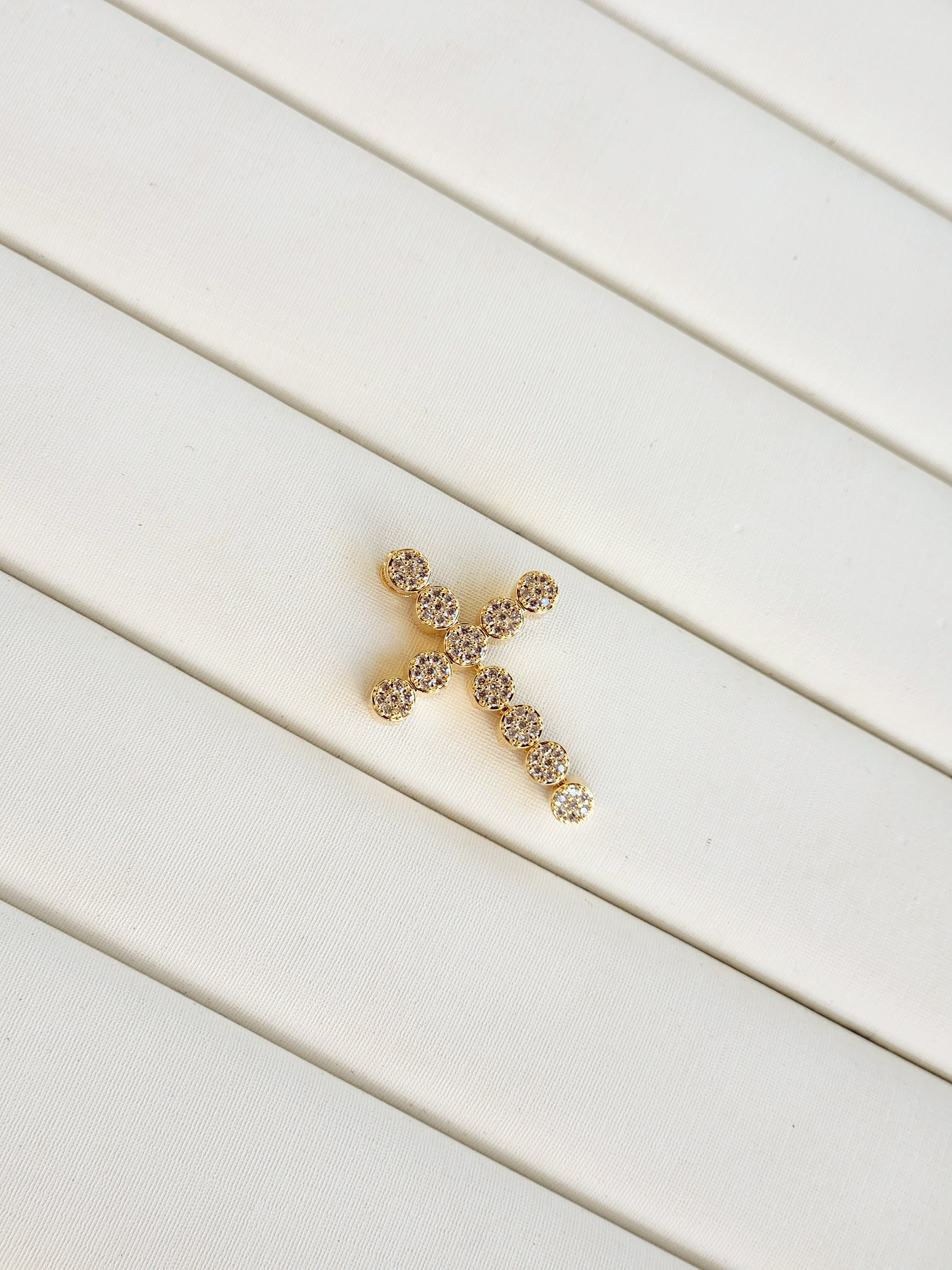 Colar Pingente Cruz Cravejado Dourado