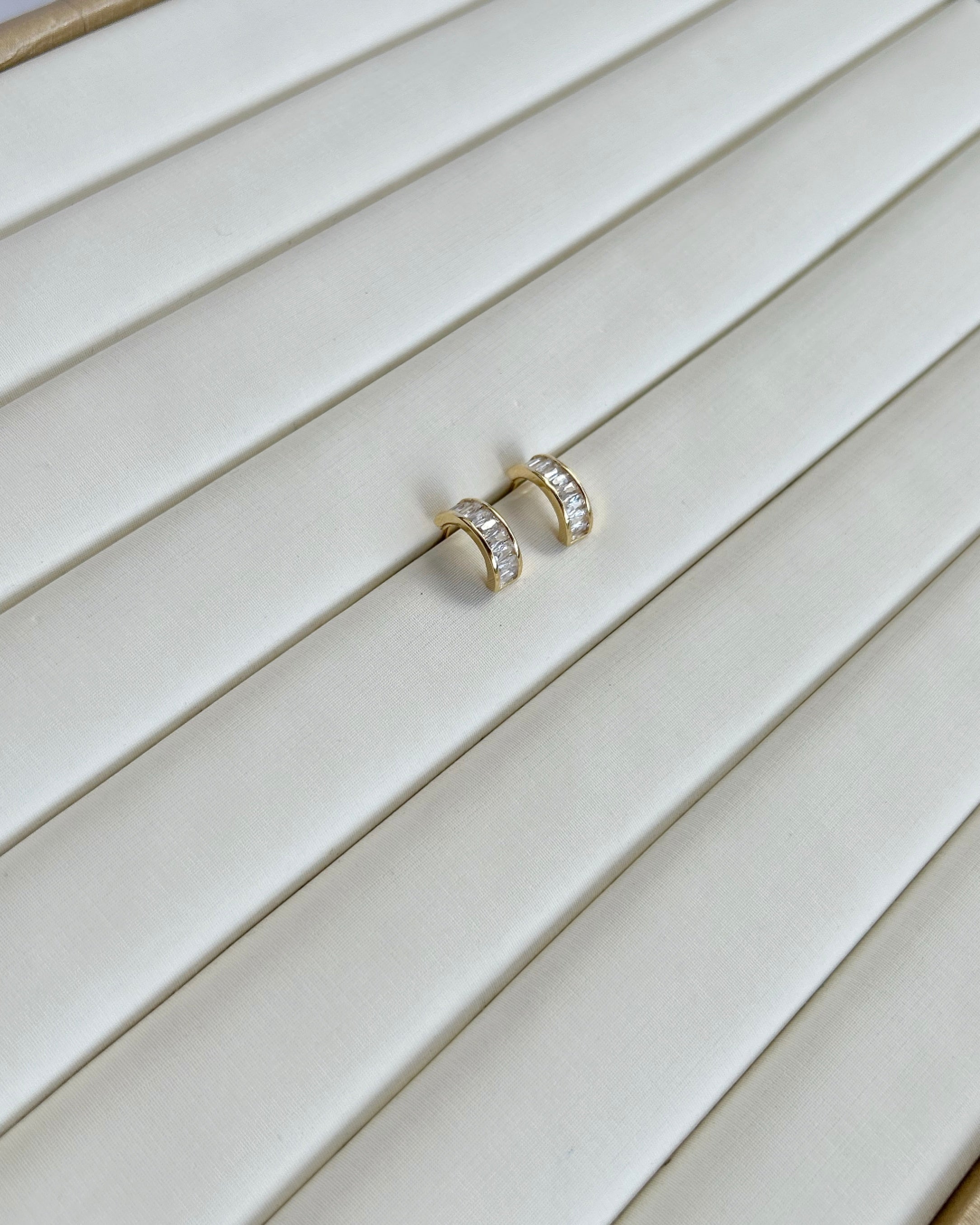 Argola Baguete Dourada