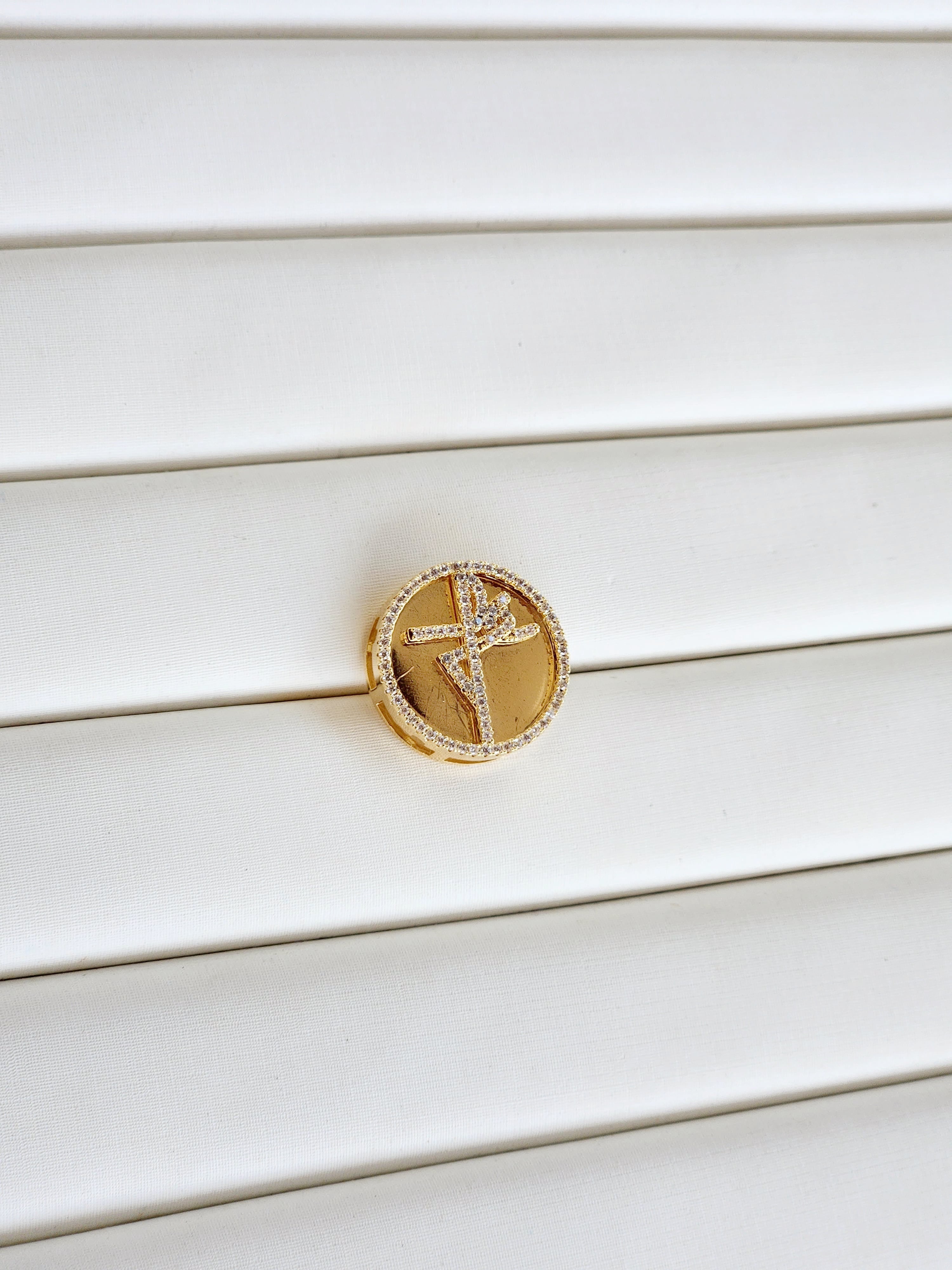 Colar Fé Cravejado Dourado