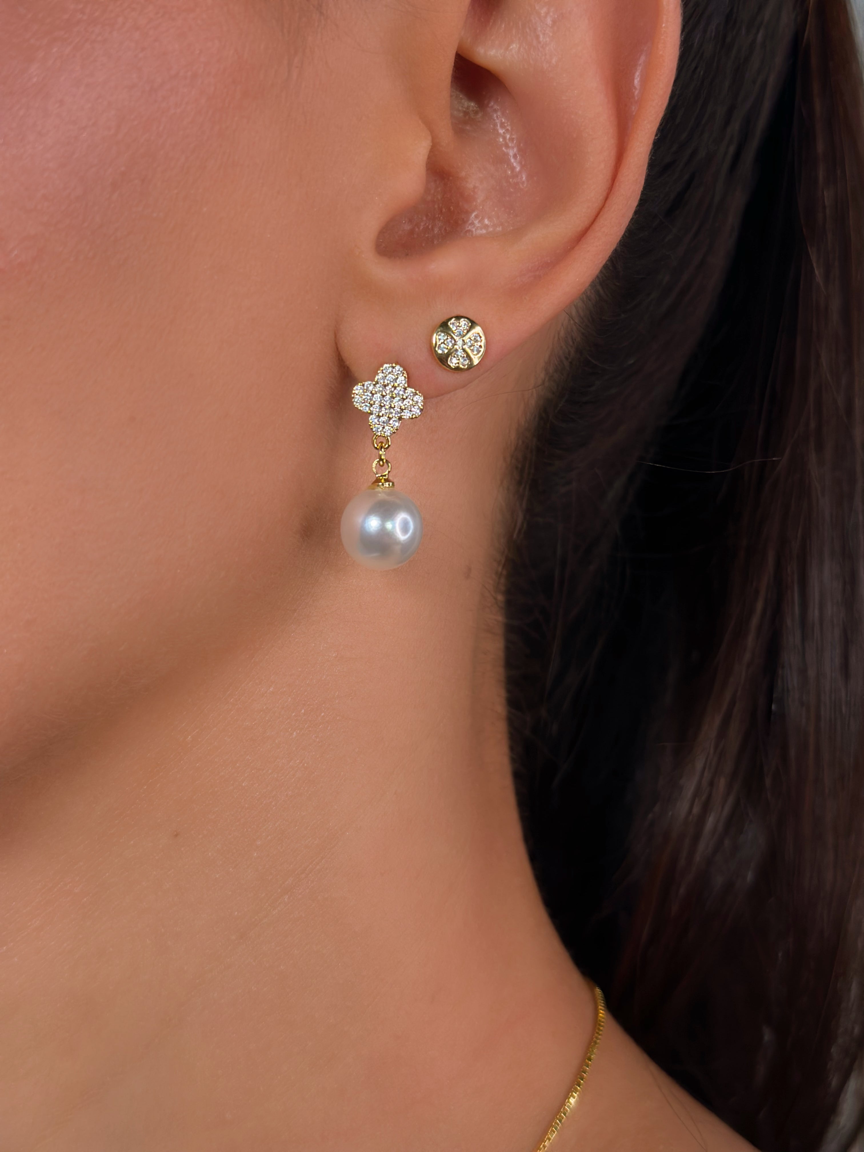 Brinco Trevo Redondo Dourado