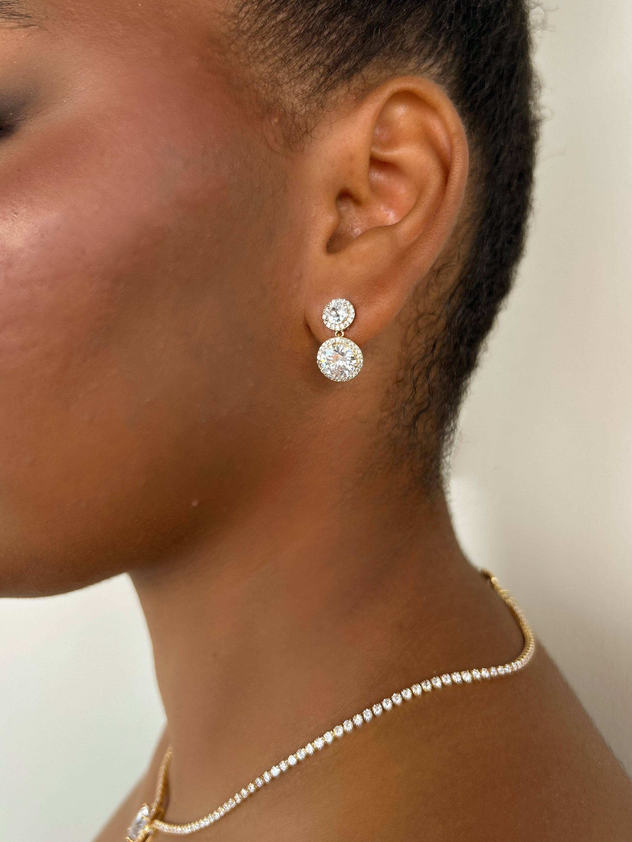 Brinco Círculos Zircônias Dourado