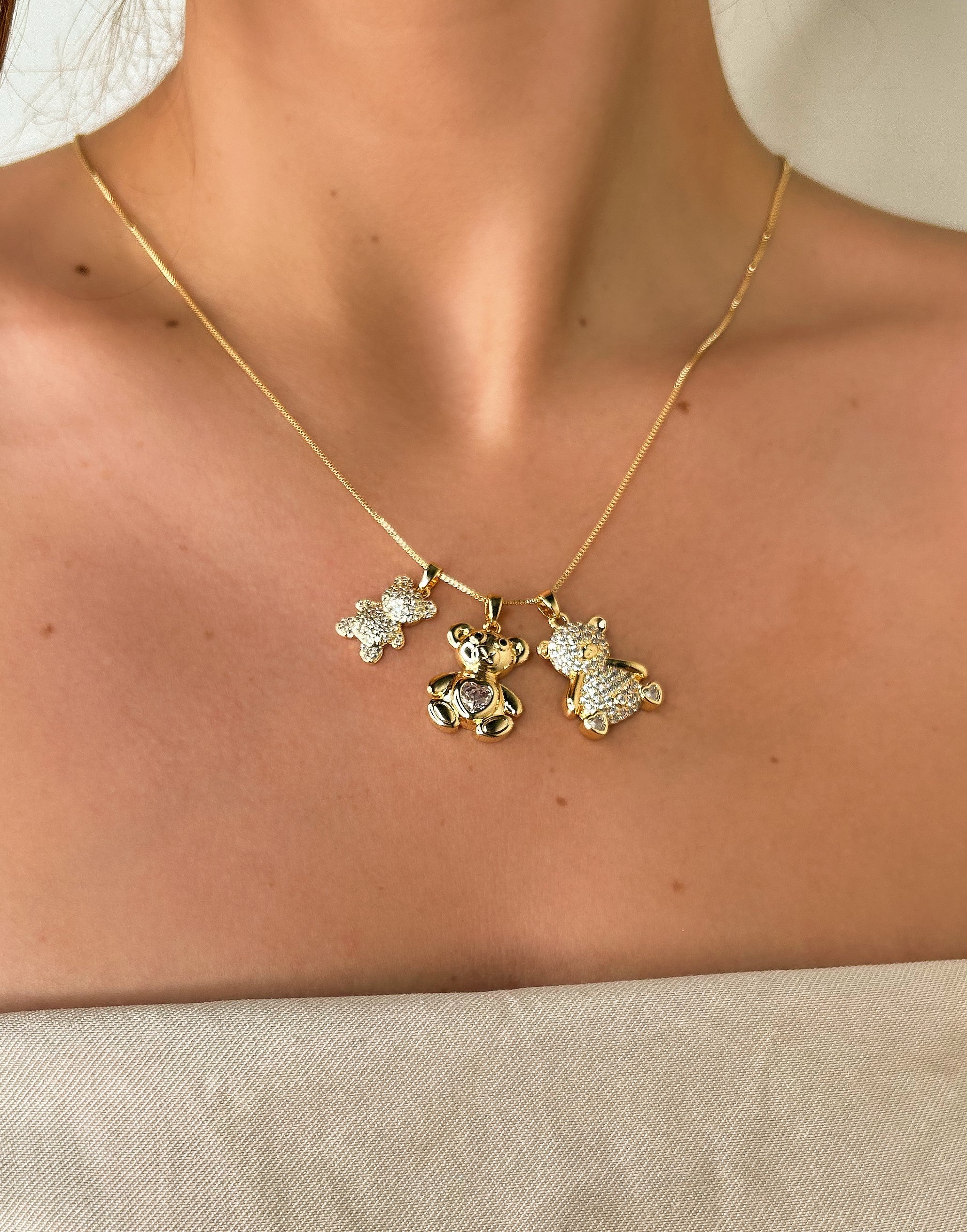 Colar Urso Cravejado Dourado