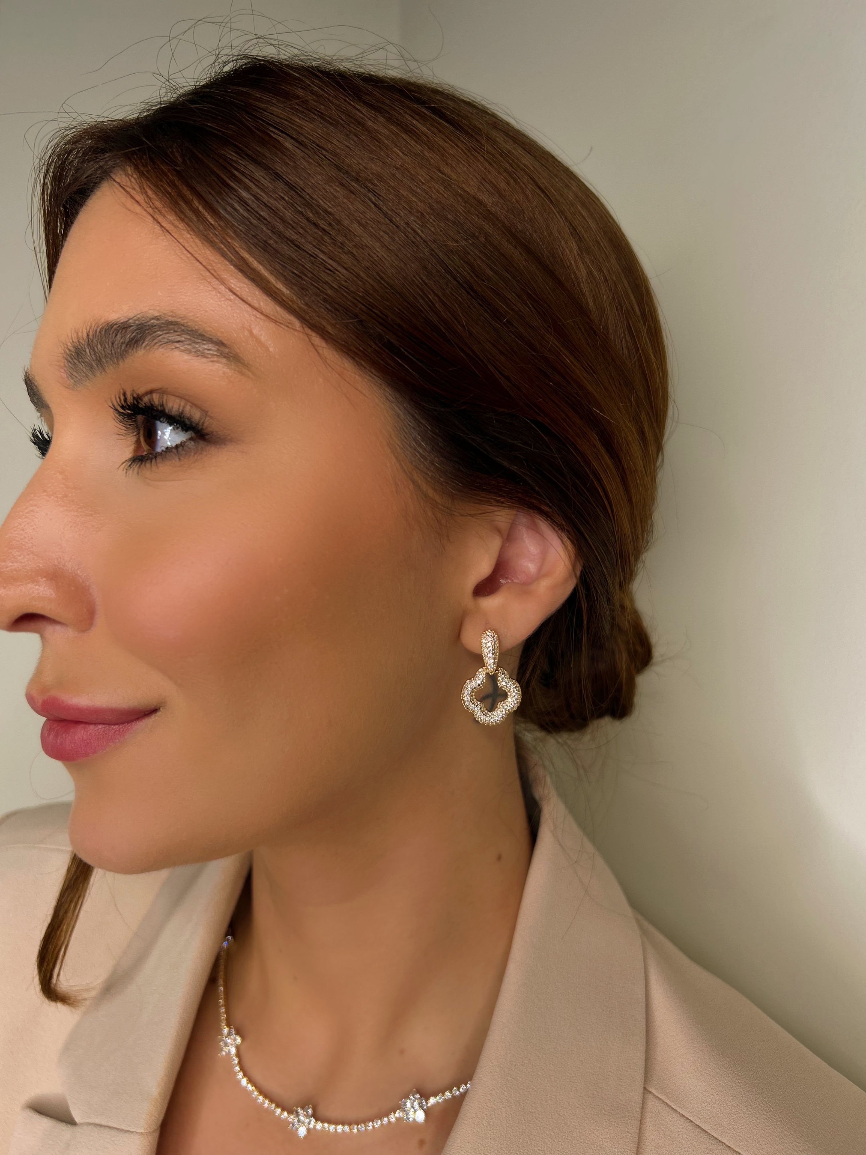 Brinco Paris Cravejado Dourado