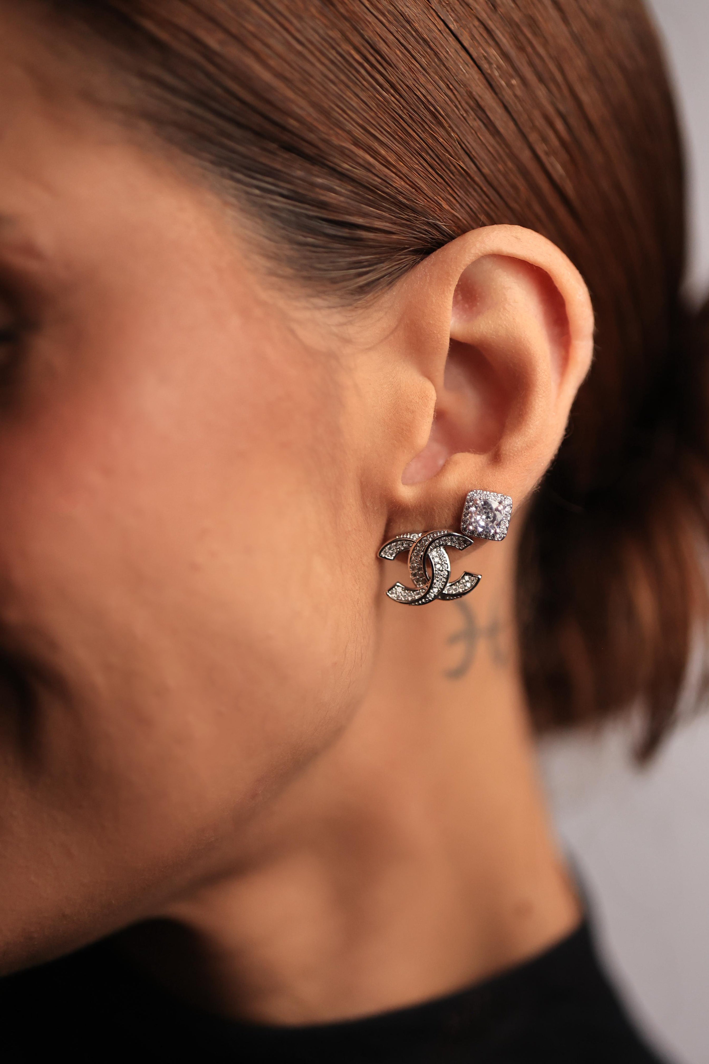 Brinco Inspiração Cravejado Banho Ródio