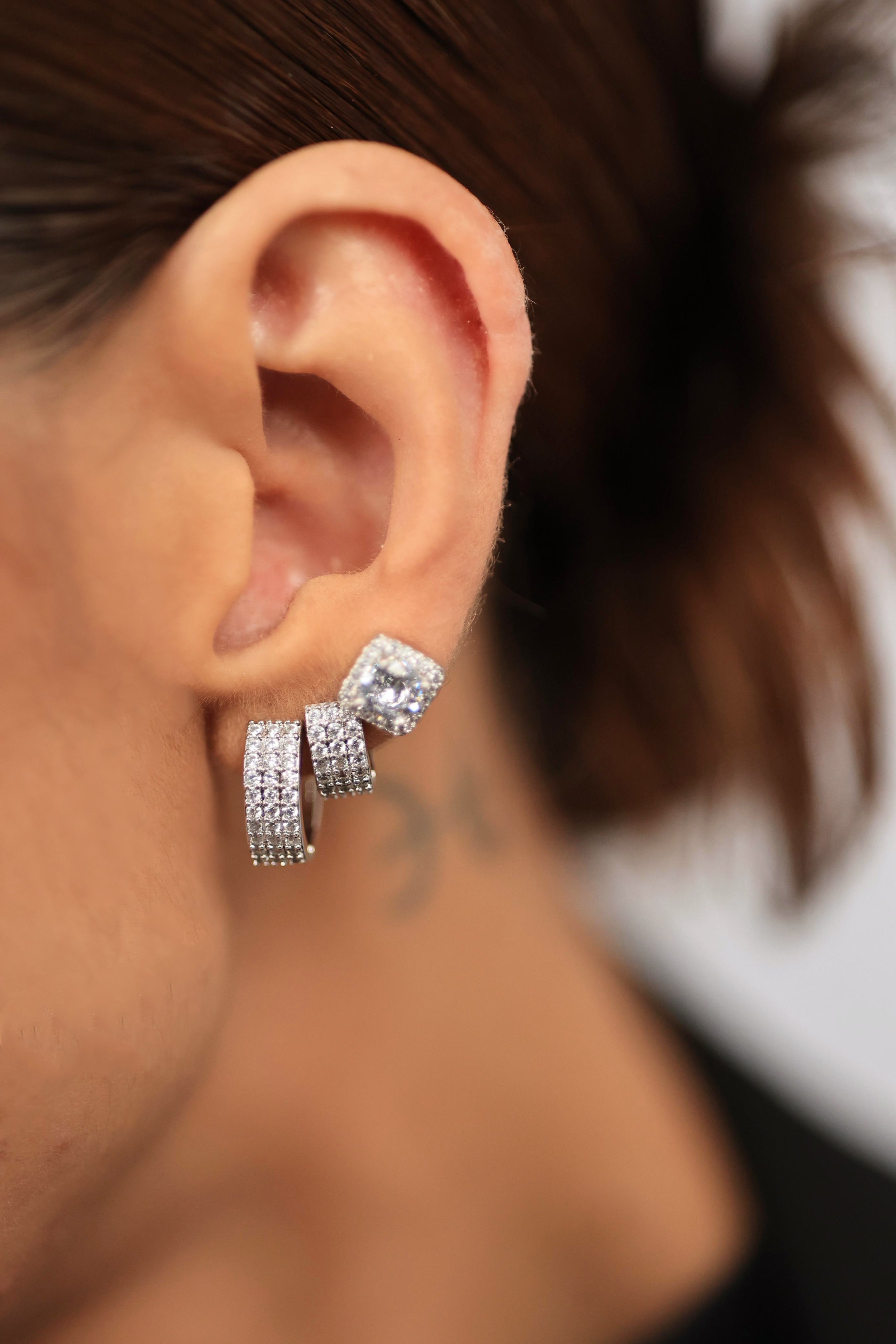 Brinco Quadrado Zircônia Banho Ródio