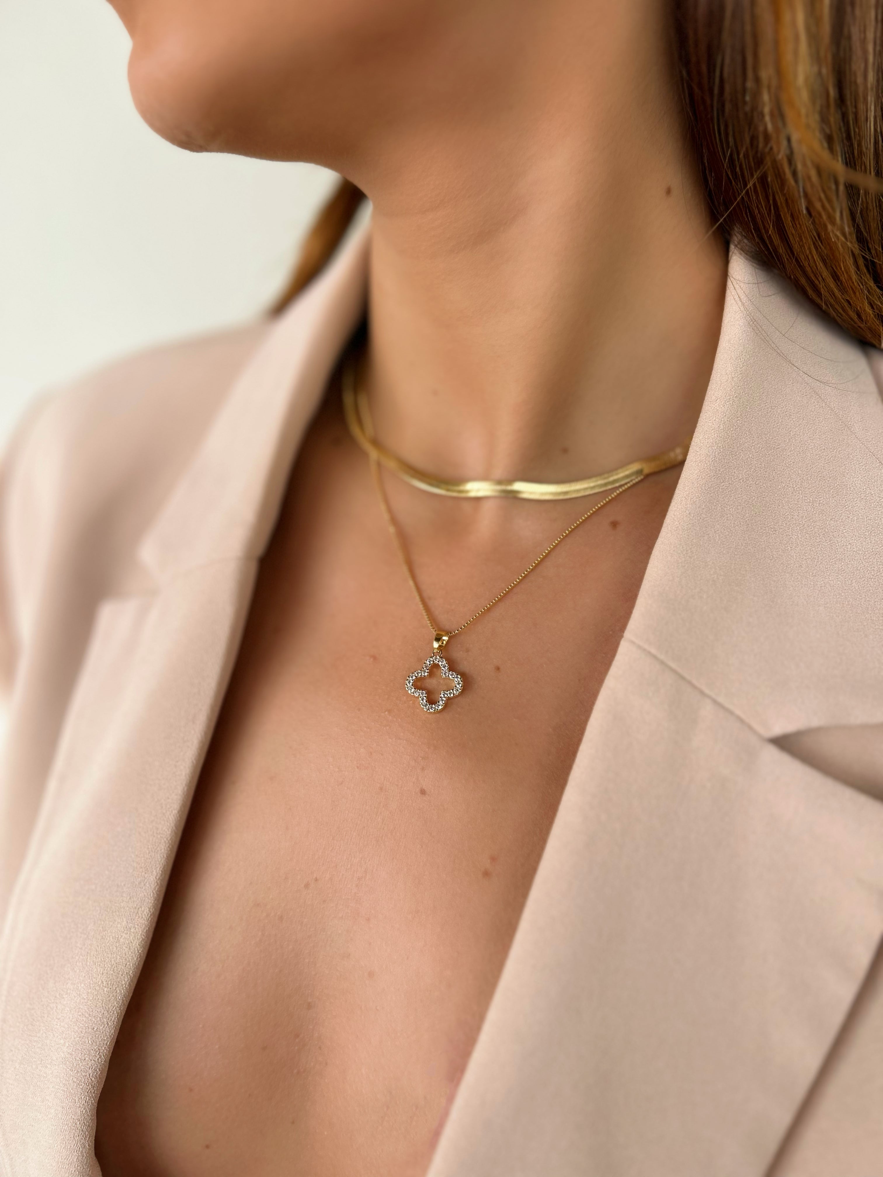 Colar Inspiração Trevo Vazado Dourado