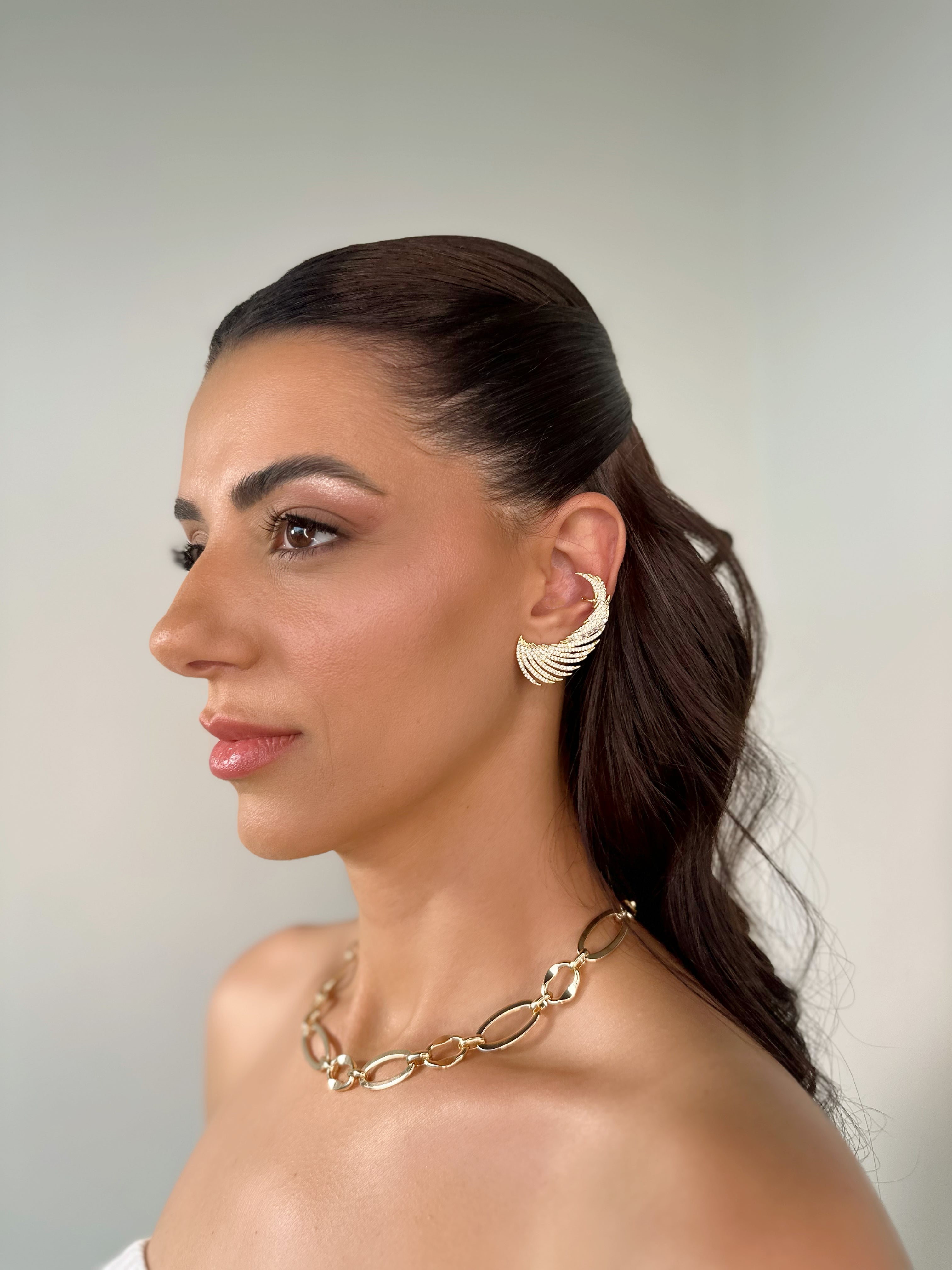 Brinco Ear Cuff Cravejado