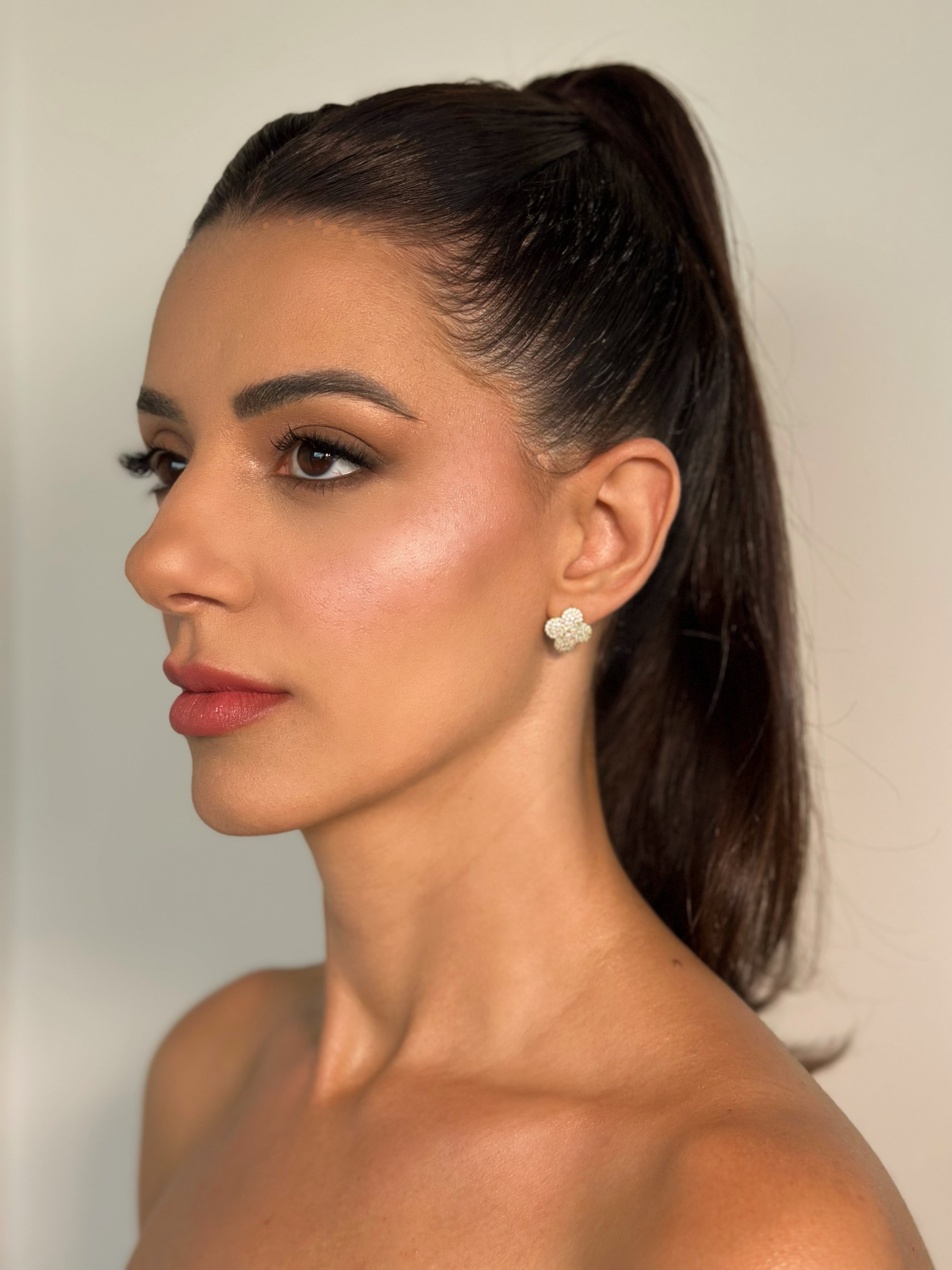 Brinco Trevo Cravejado Dourado