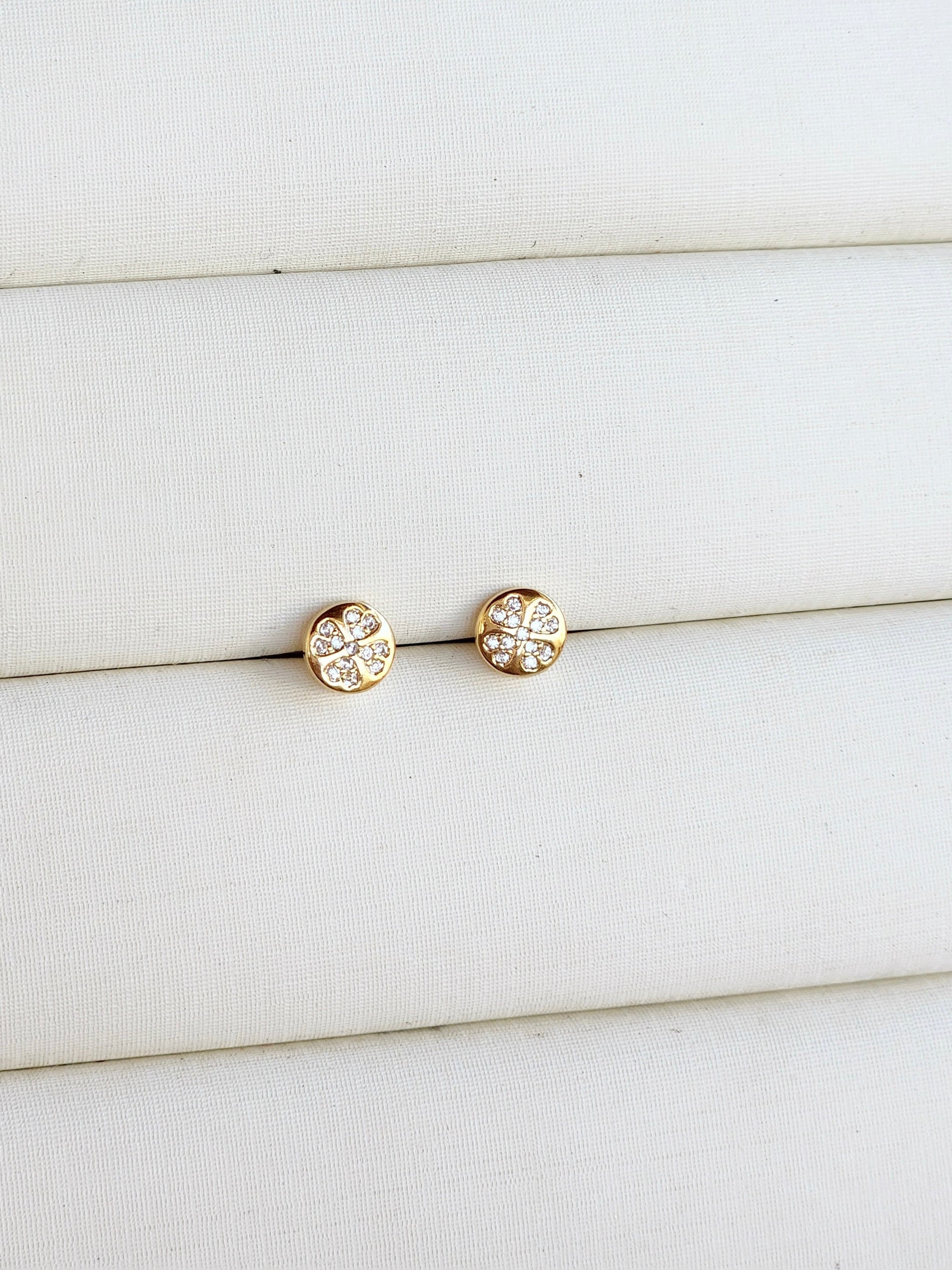 Brinco Trevo Redondo Dourado