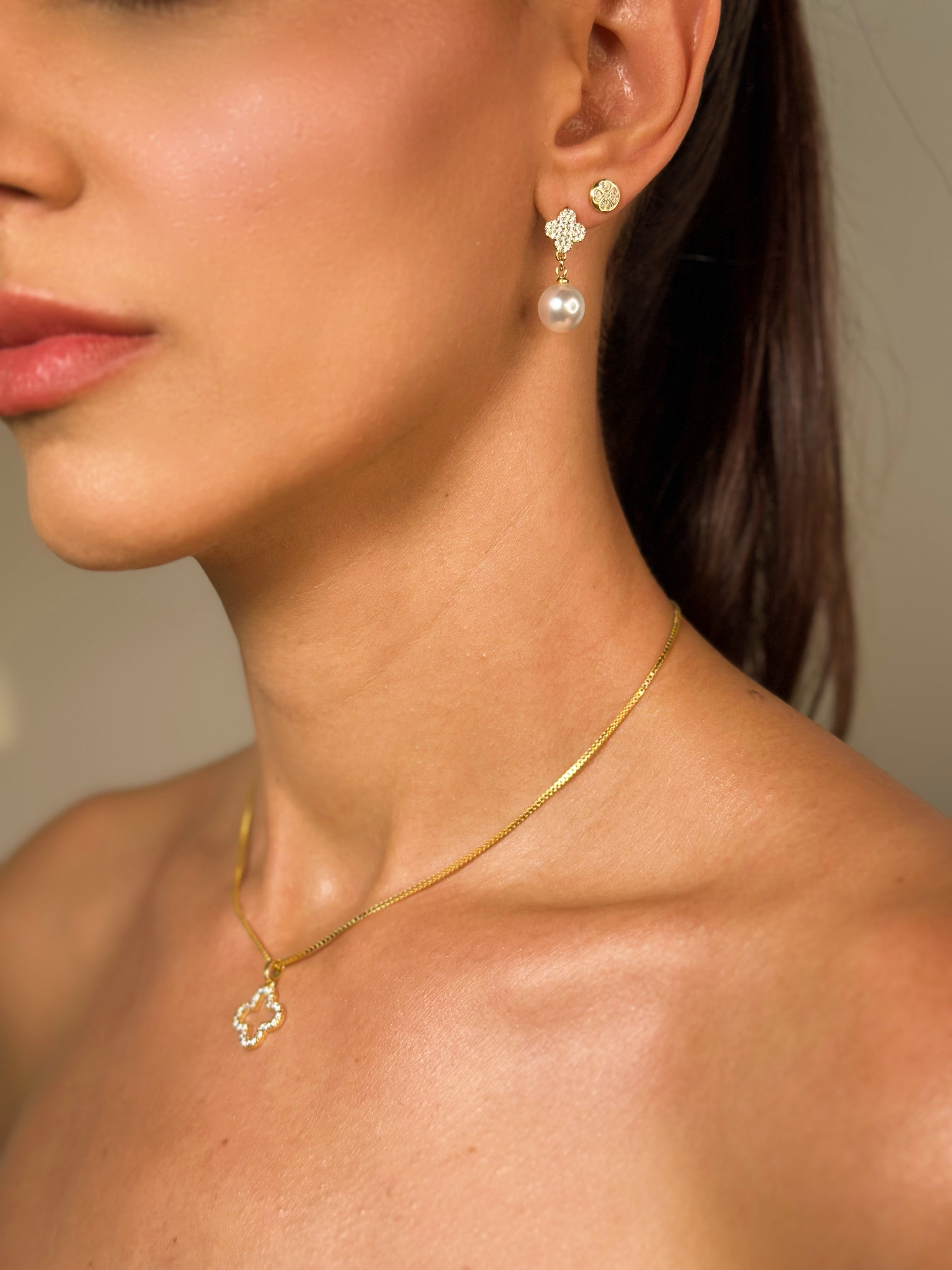 Colar Inspiração Trevo Vazado Dourado