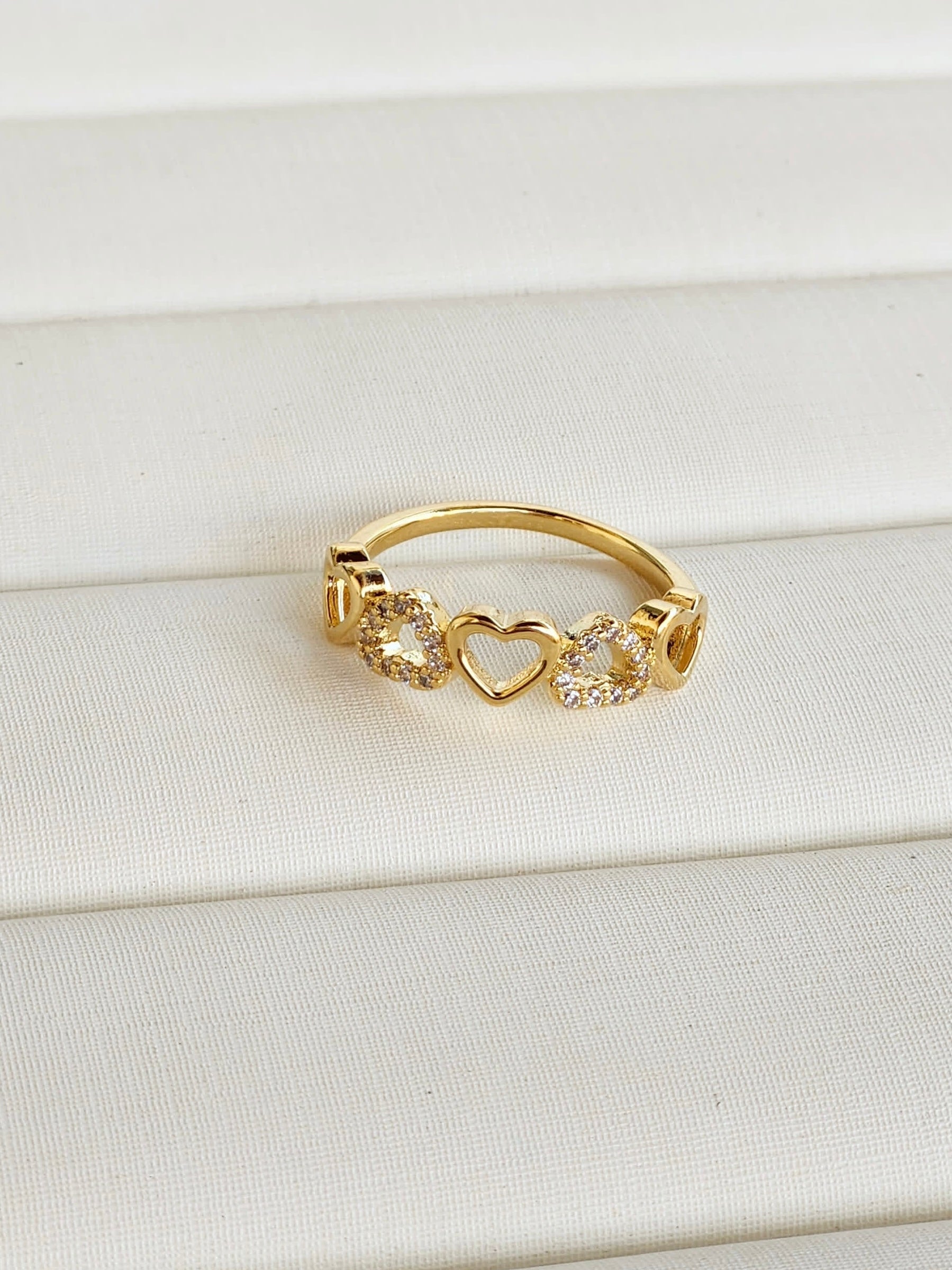 Anel Cinco Corações Vazado