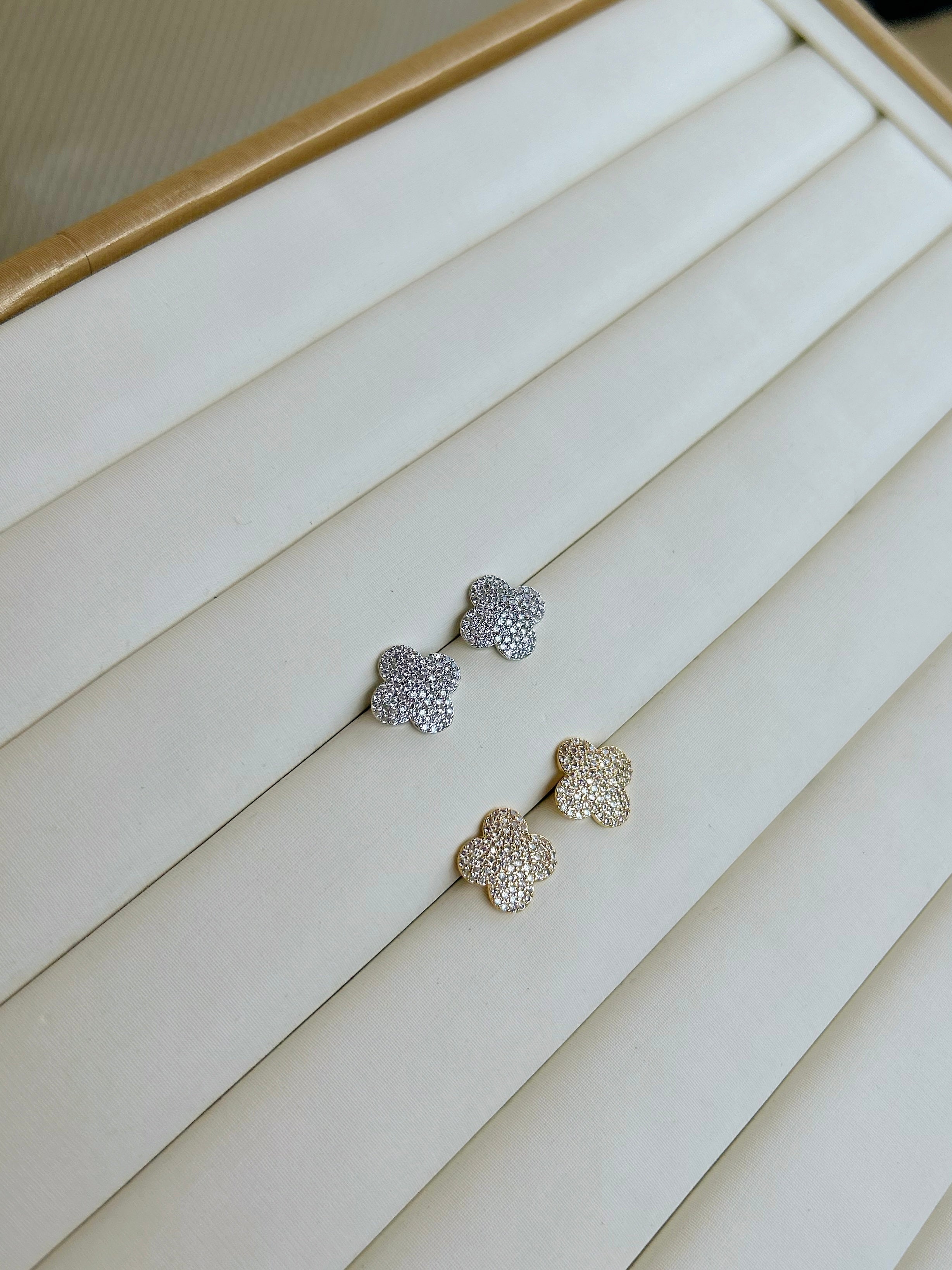 Brinco Trevo Banho Ródio