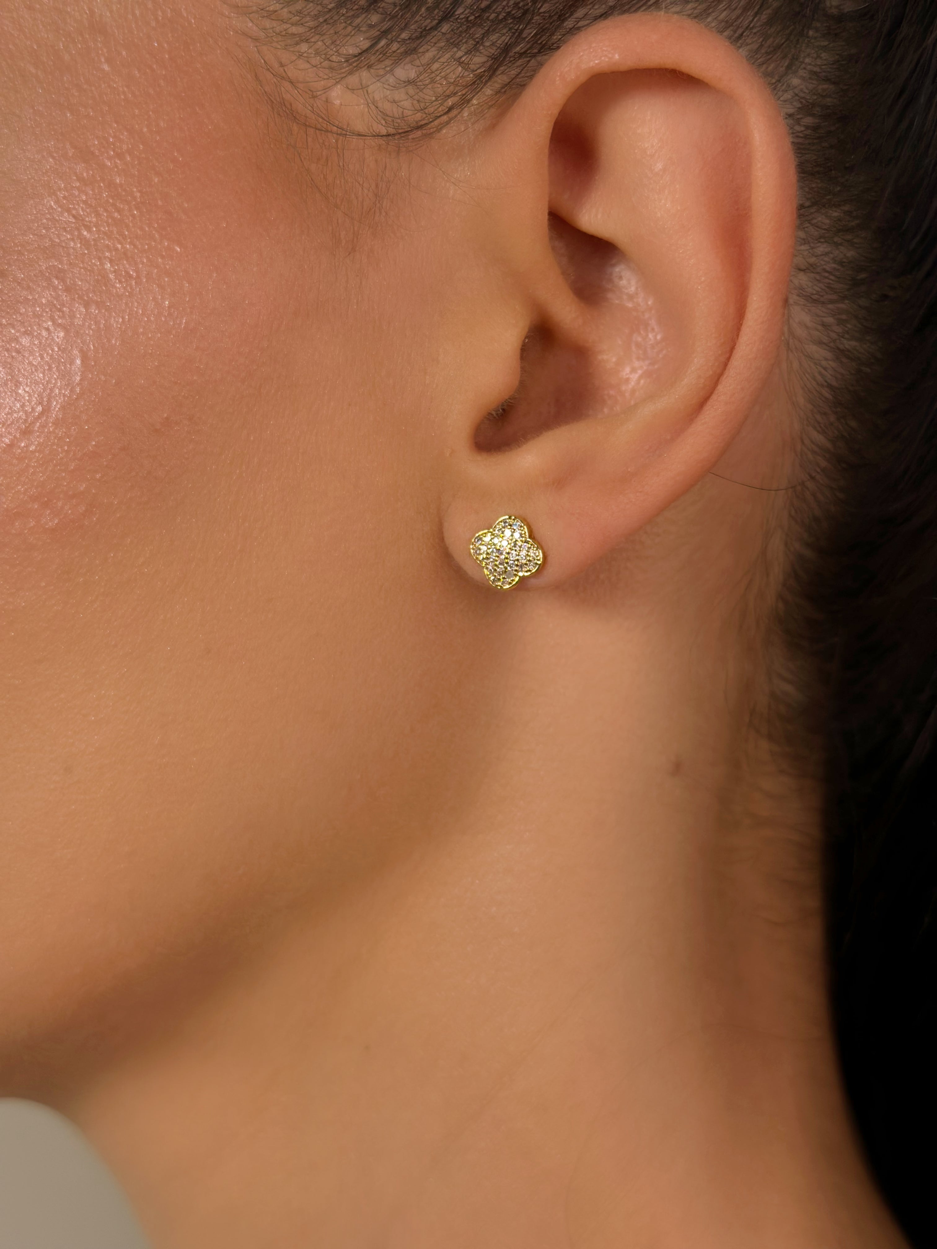 Brinco Trevo Petit Dourado