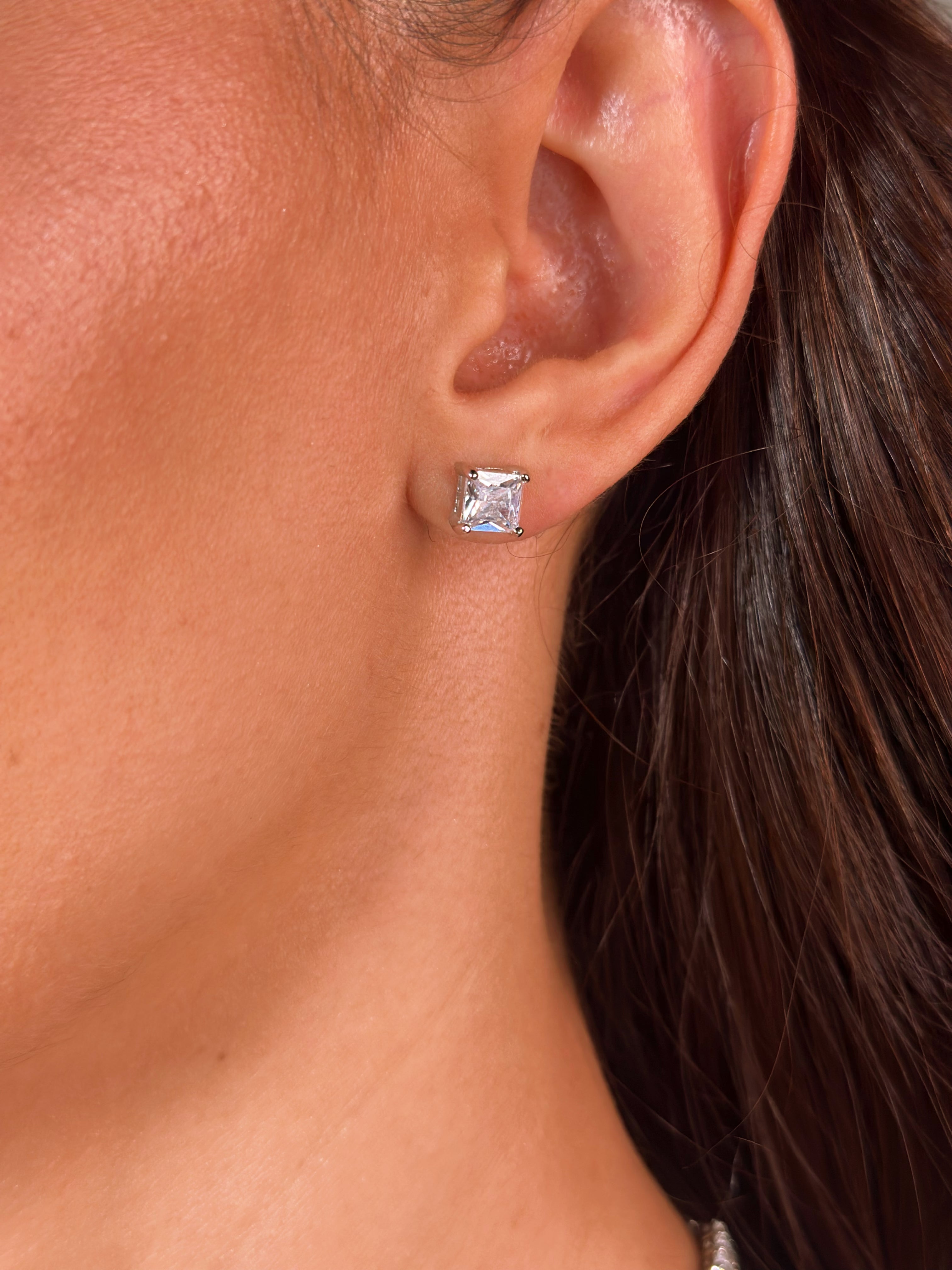 Brinco Ponto de Luz Quadrado Ródio