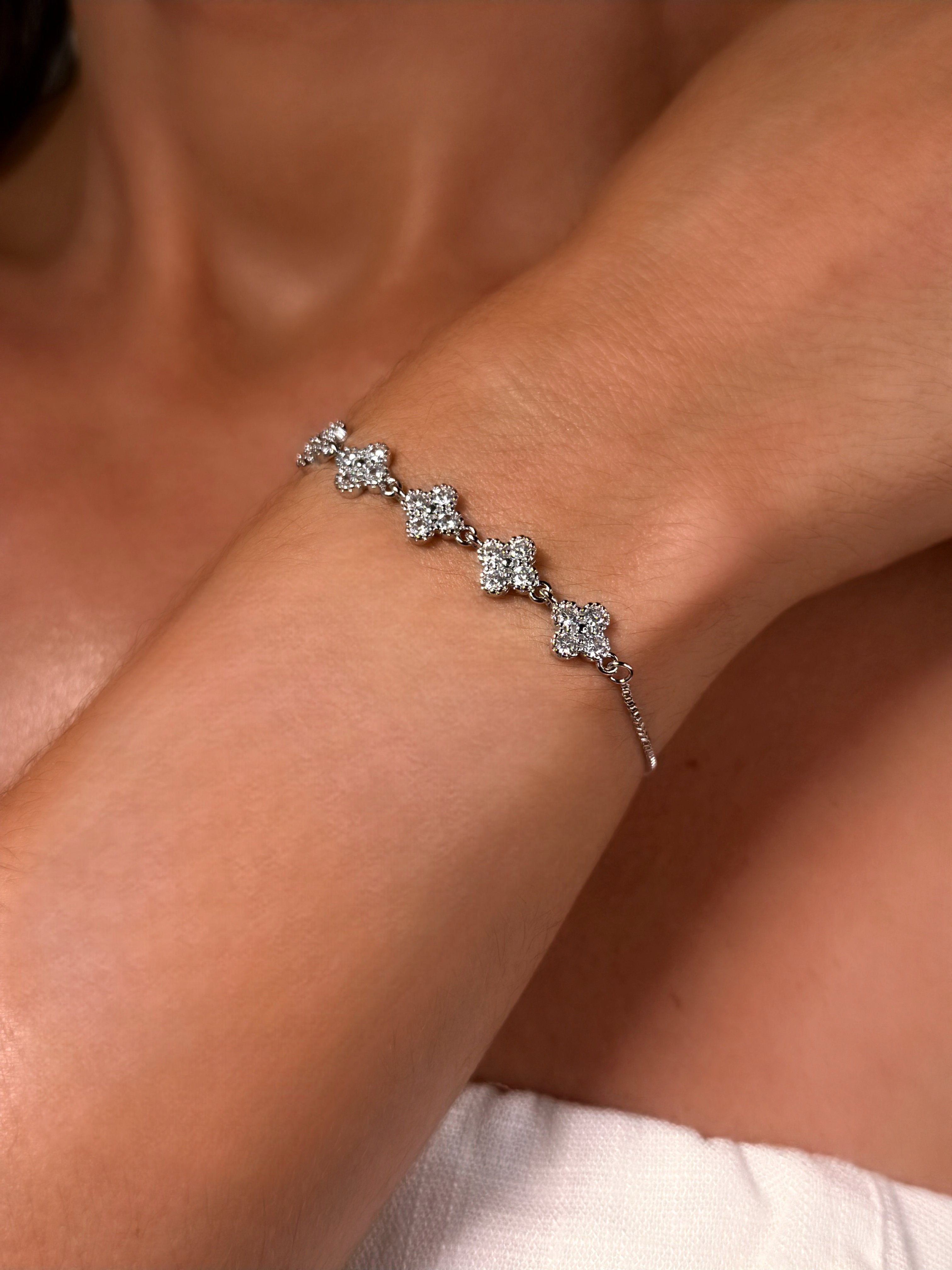 Pulseira Cinco Trevos Banho Ródio