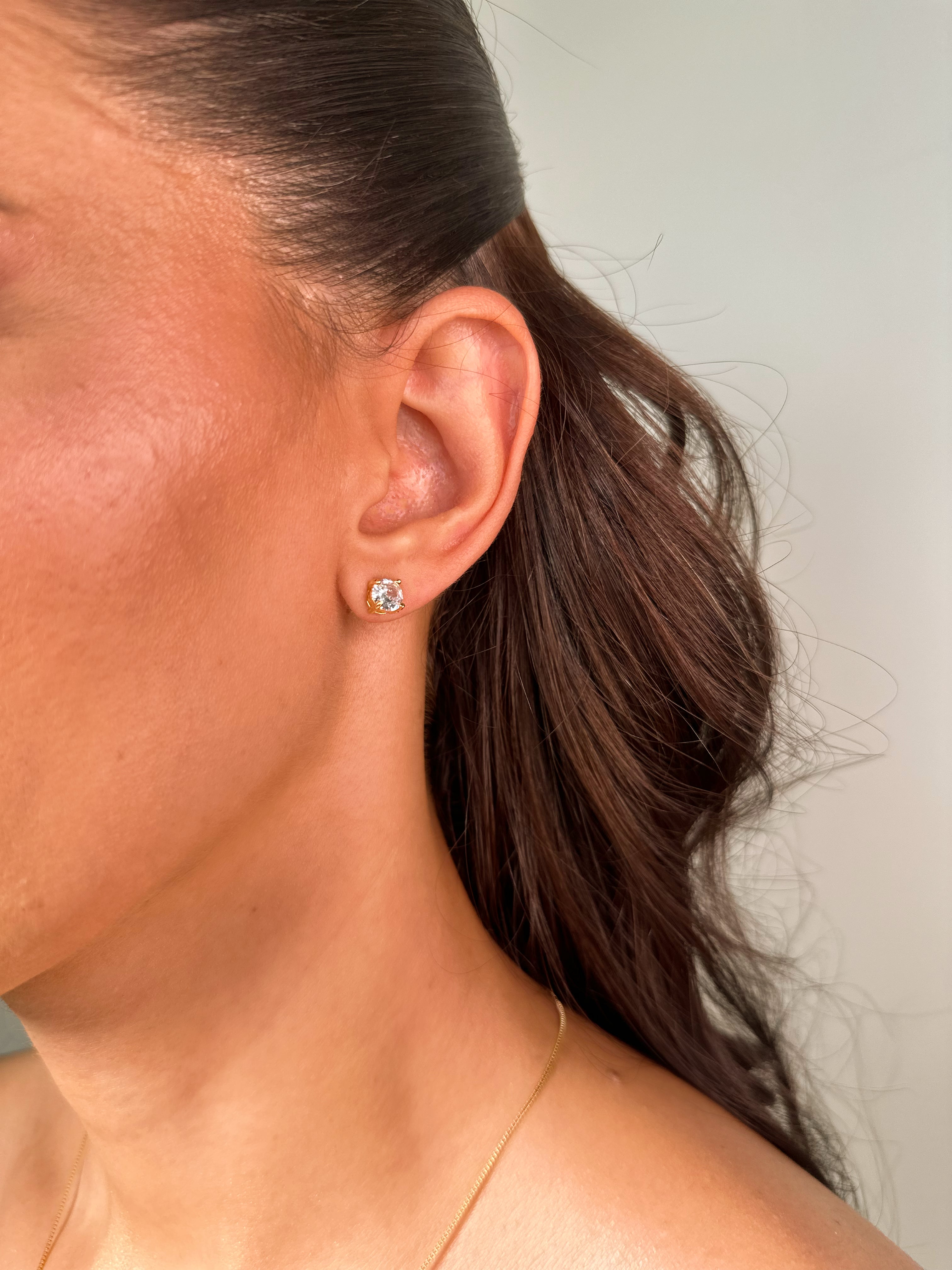 Brinco Ponto de Luz Dourado