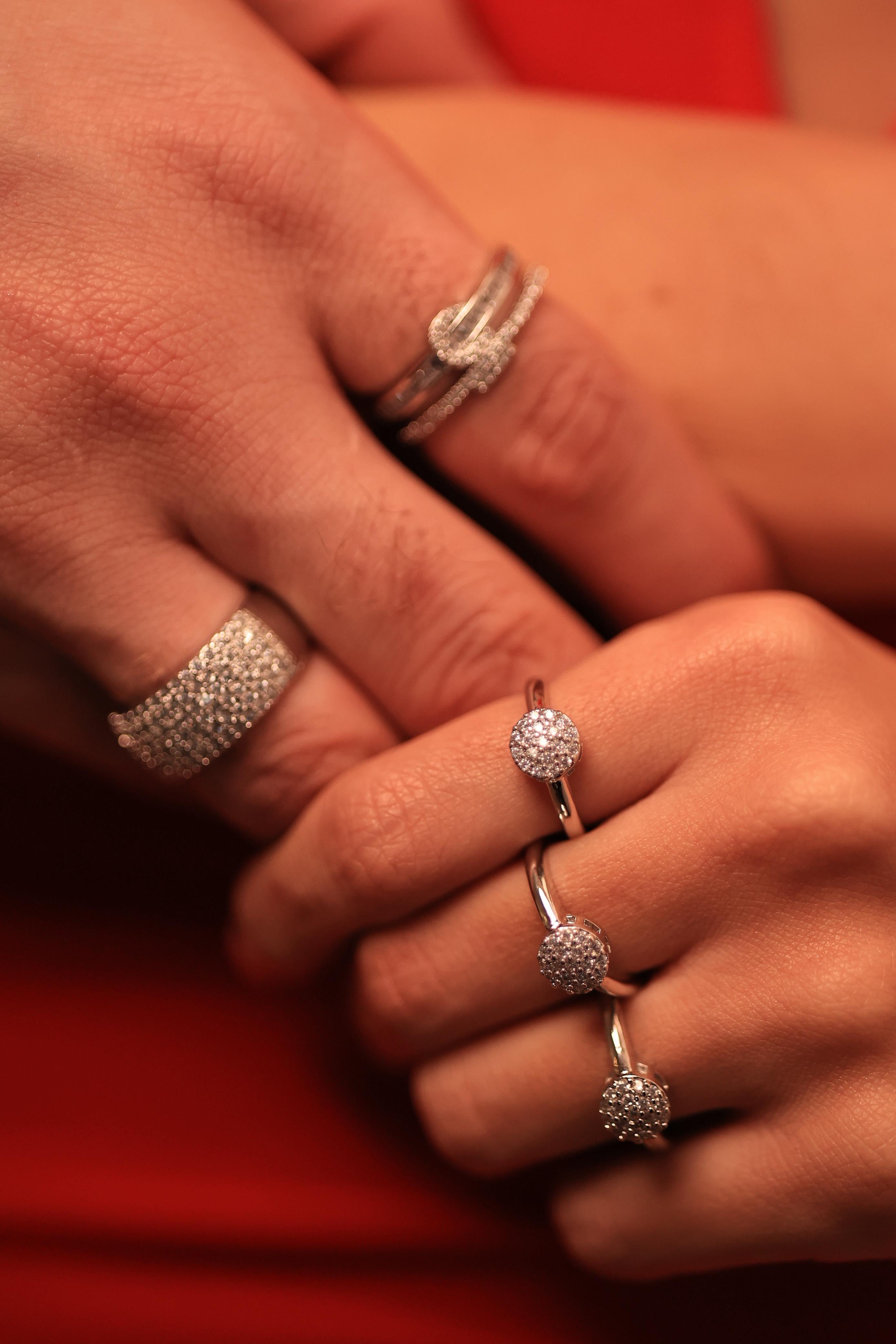 Anel Esfera Cravejado Banho Ródio Premium