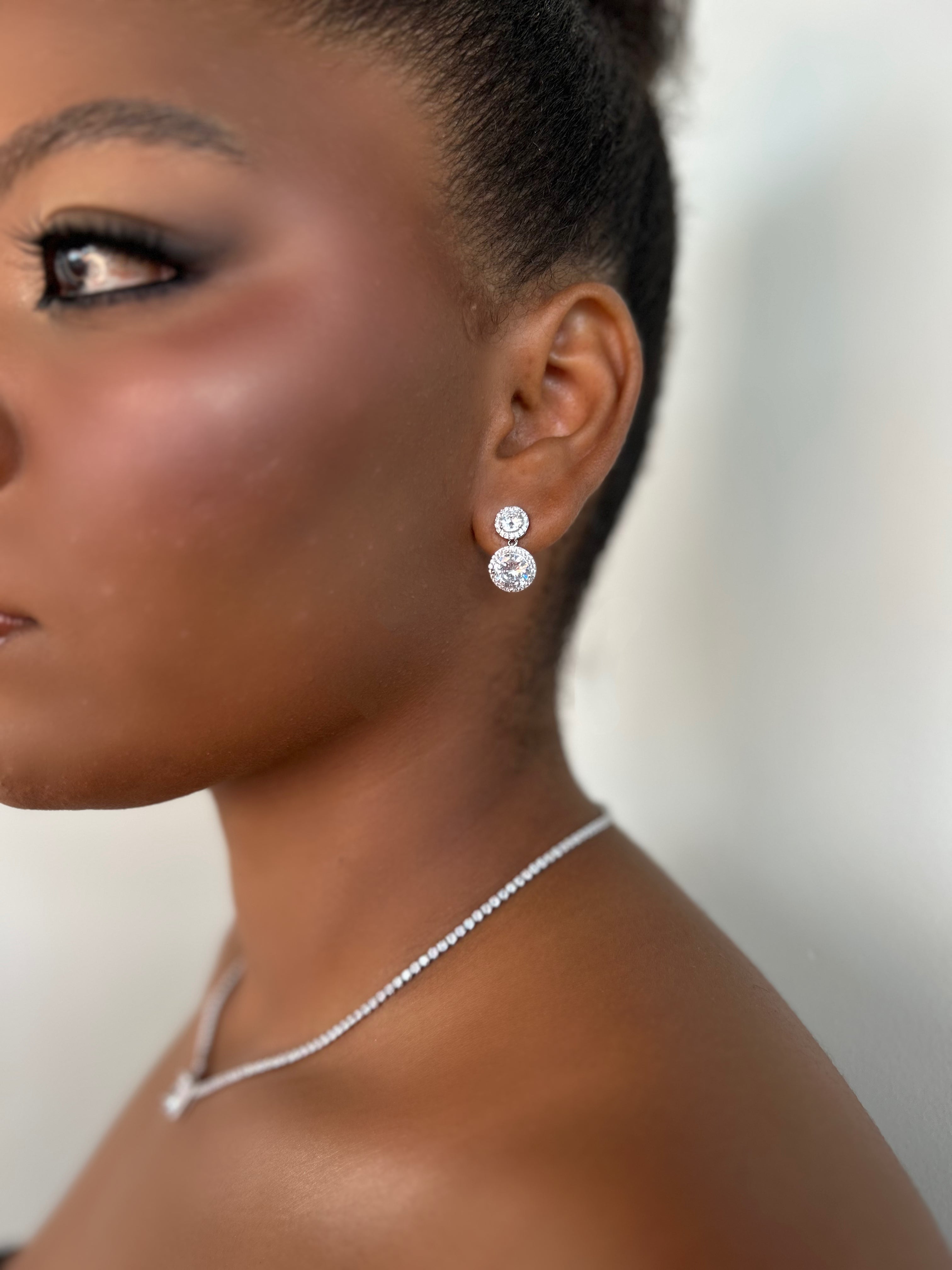 Brinco Círculos Zircônias Banho Ródio