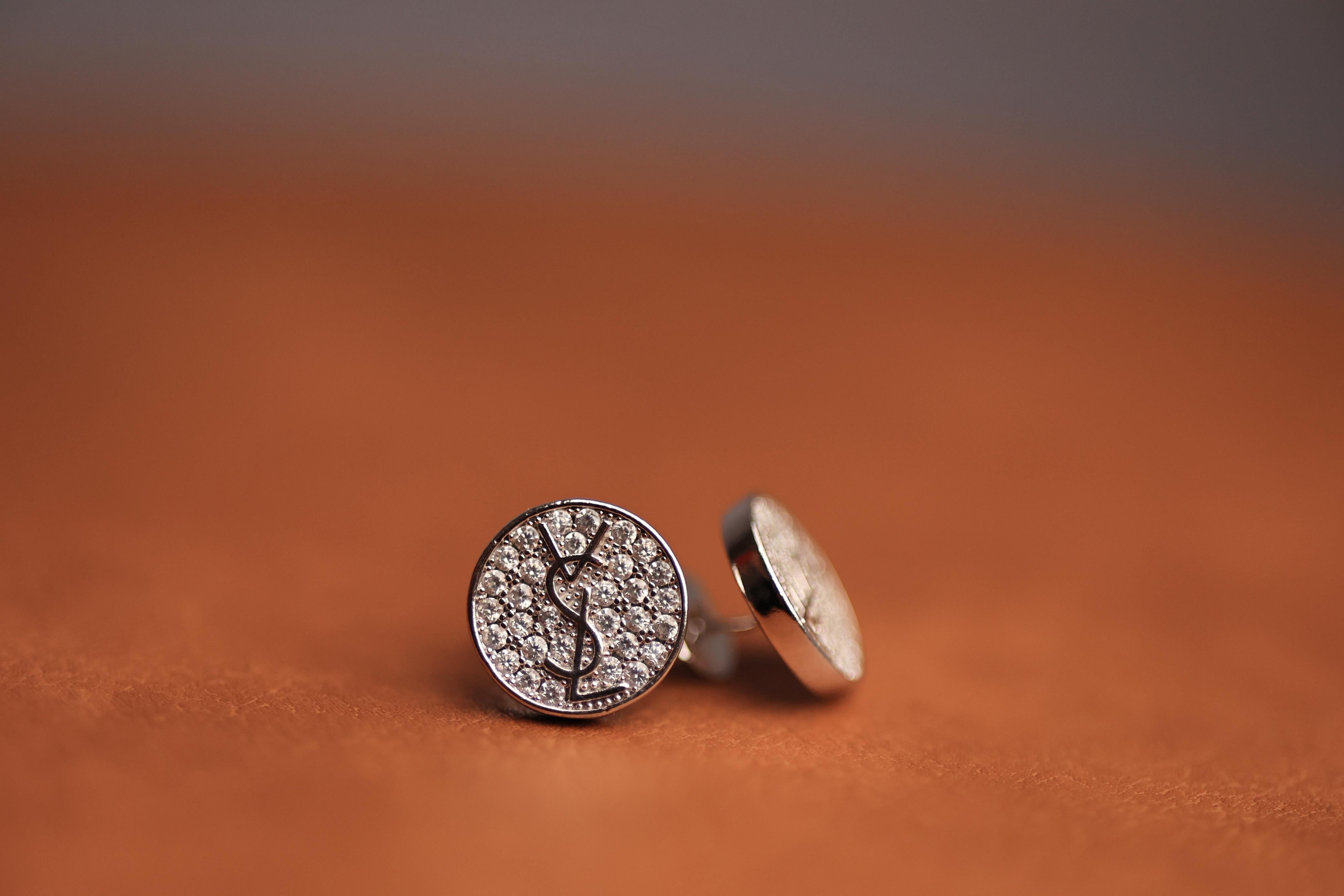 Brinco Inspiração Redondo Cravejado Banho Ródio