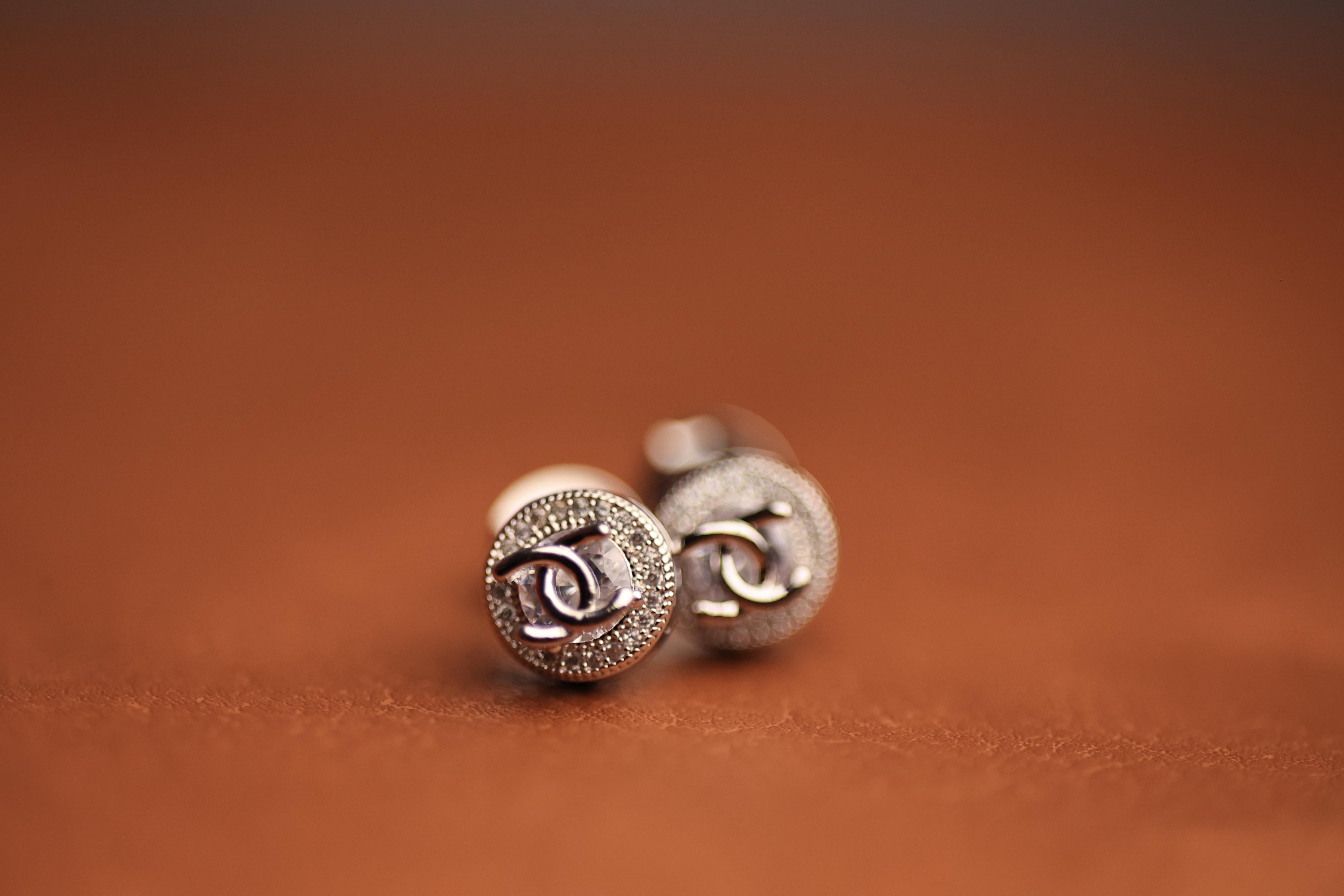 Brinco Inspired Redondo com Zircônia Banho Ródio