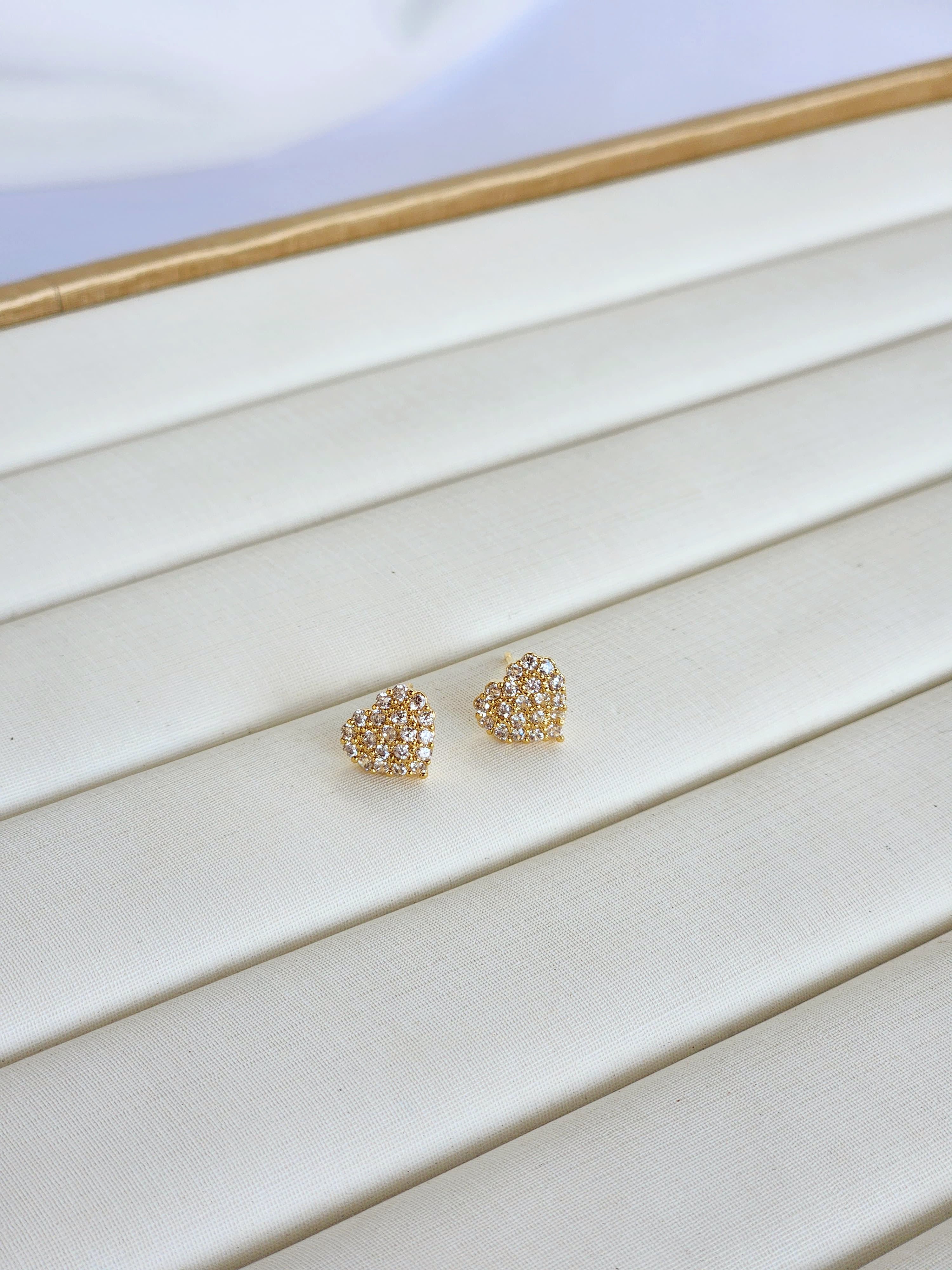 Brinco Coração Cravejado Dourado