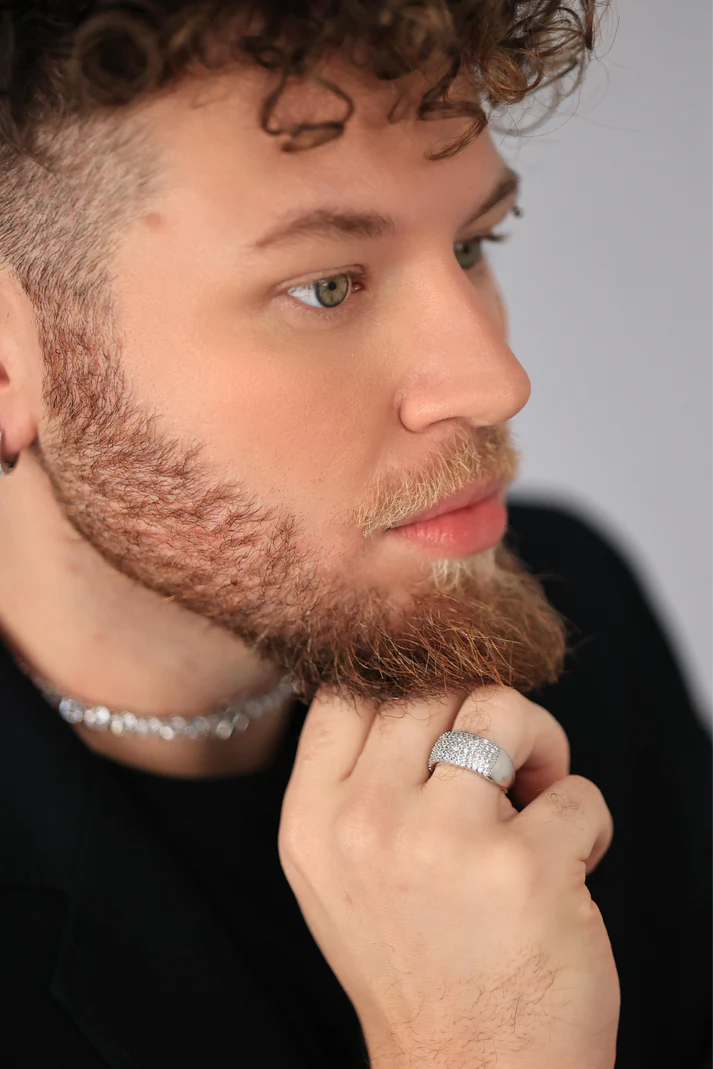 Anel Cravejado Banho Ródio Premium