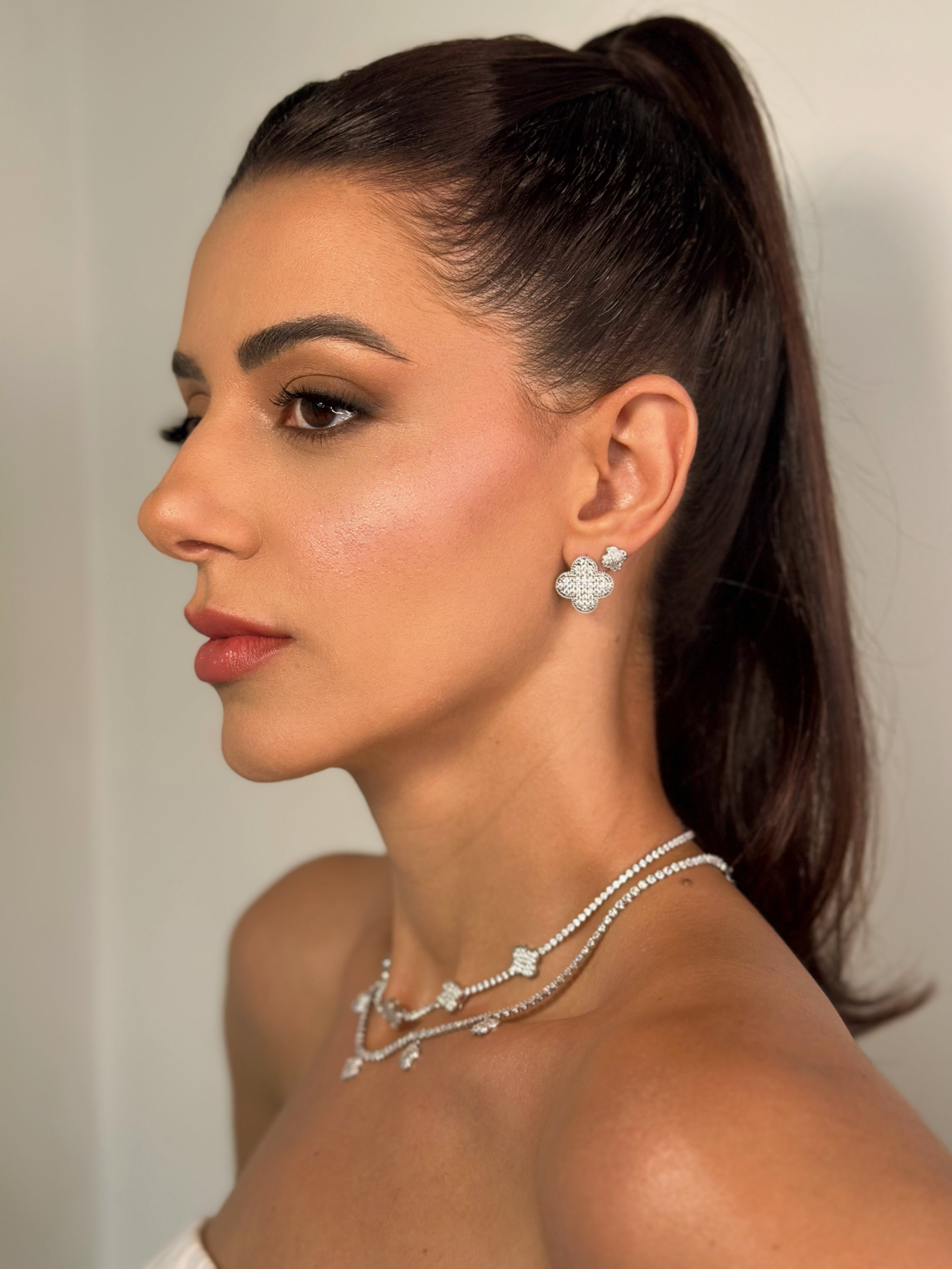 Brinco Inspiração Cravejado com Borda Ródio